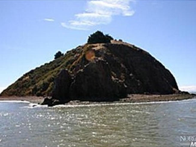Description: Bay Area's Red Rock Island Up for Sale
